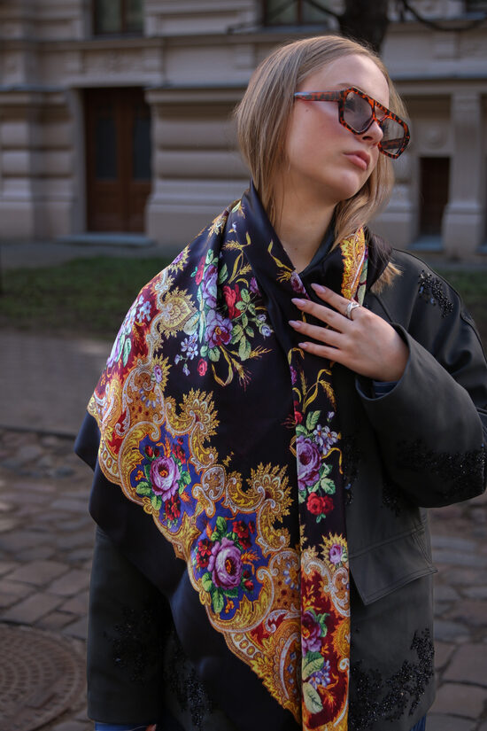 Vecvecmāmiņas Ilzes Bērzsprogas lakats.100x100cm_natural_silk