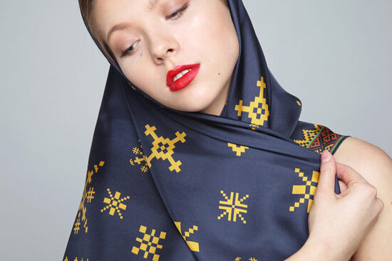  ZELTĪTAIS MĀRAS KRUSTA. ŠALLE