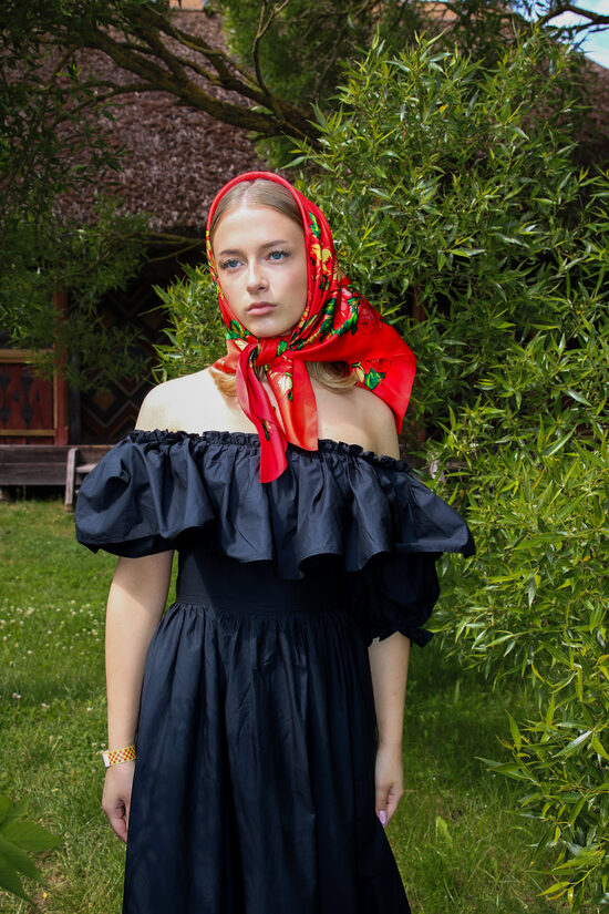 SCARVES WITH ETHNOGRAPHIC ORNAMENTS OF KURZEME_100x100cm