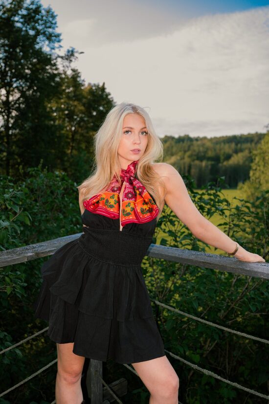 BAROKĀLĀ MĒNESS ZĪME.80X80CM_natural silk