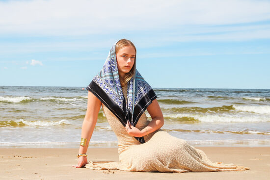 KULDĪGAS LAKATS.80x80cm_natural_silk