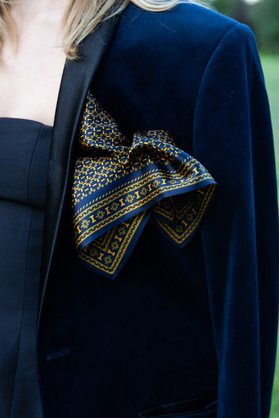 AUGŠZEMES CIMDS._natural_silk