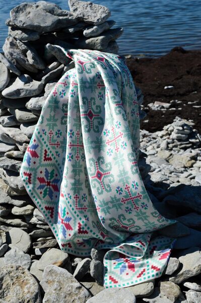 NĪCAS LAKATS AR MĒNESS ZĪMĒM.80x80cm_natural_silk
