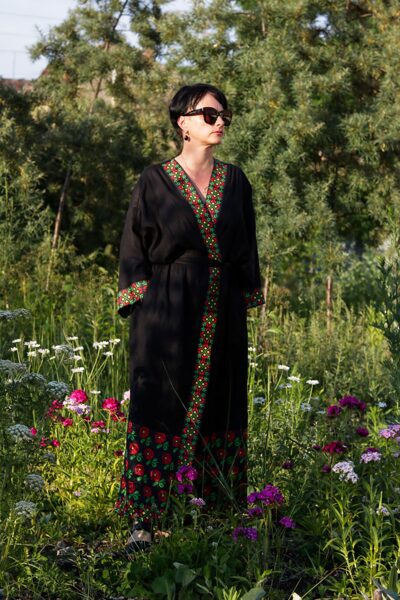 Pēc pasūtījuma.LINA KIMONO AR KURZEMES ROZĒM