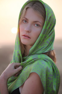 SAULES LAKATS.100x100cm_natural_silk