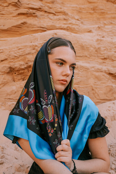 MELNS VIRGAS VAINAGA LAKATS.80x80cm_natural silk
